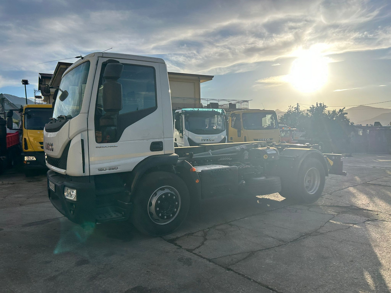 IVECO EUROCARGO 180-250 - Hook lift truck, Crane truck: picture 5 IVECO EUROCARGO 180-250 - Hook lift truck, Crane truck: picture 5