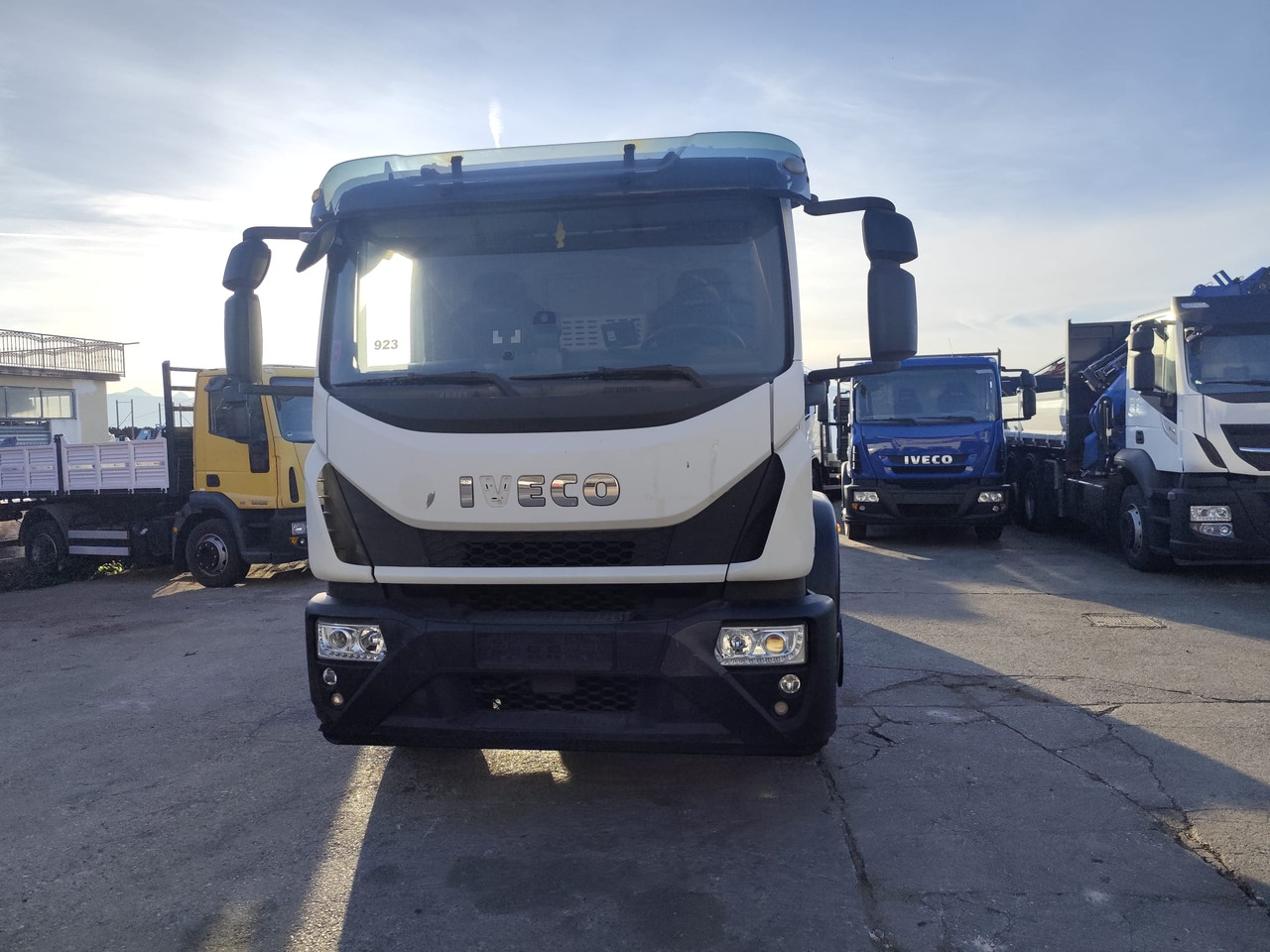 Cab chassis truck IVECO EUROCARGO 180-320: picture 35 Cab chassis truck IVECO EUROCARGO 180-320: picture 35
