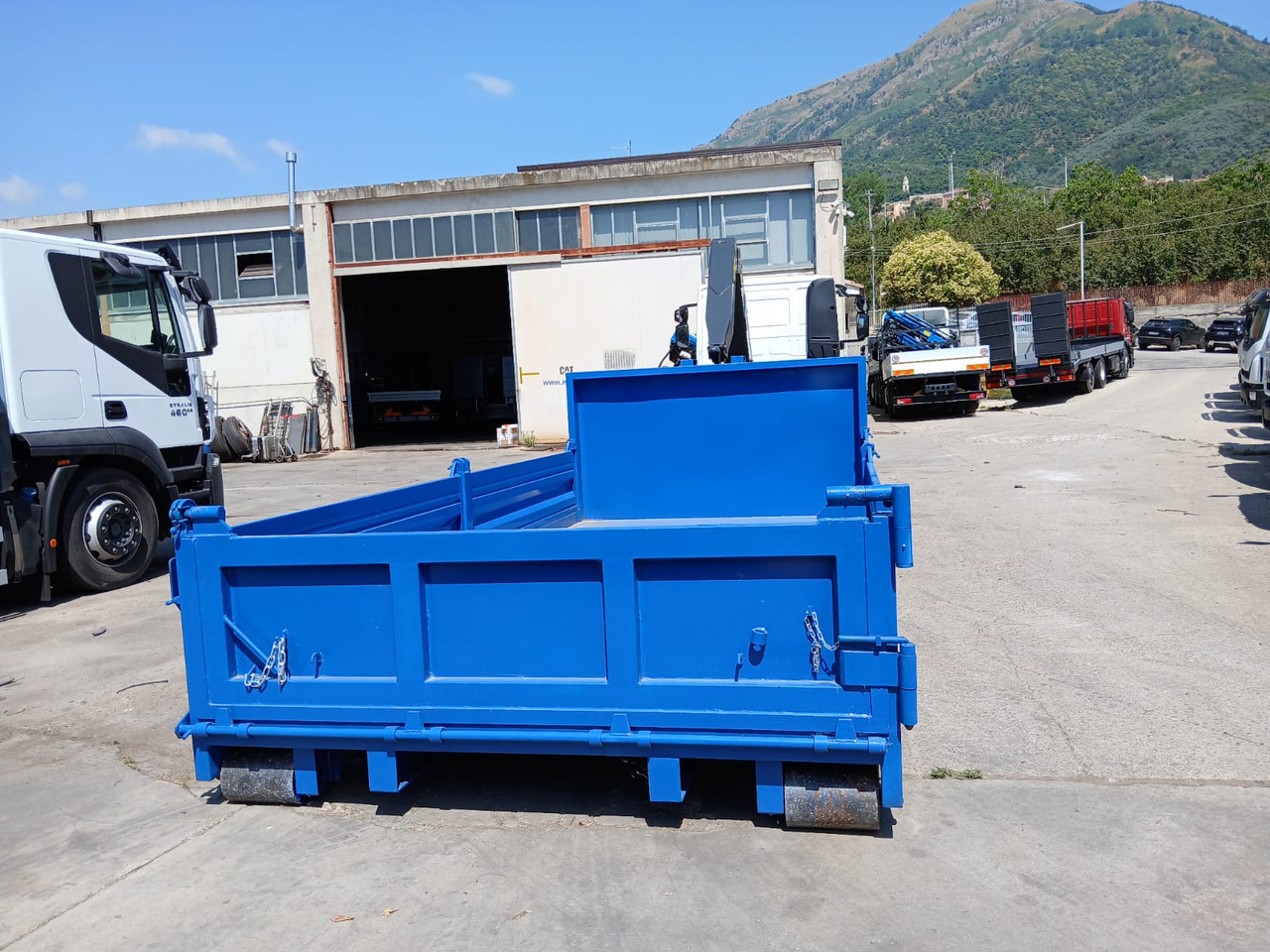 IVECO EUROCARGO 190EL25 - Hook lift truck: picture 4 IVECO EUROCARGO 190EL25 - Hook lift truck: picture 4