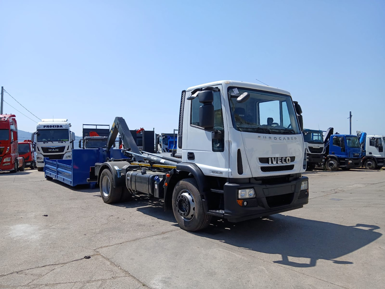 IVECO EUROCARGO 190EL25 - Hook lift truck: picture 1 IVECO EUROCARGO 190EL25 - Hook lift truck: picture 1
