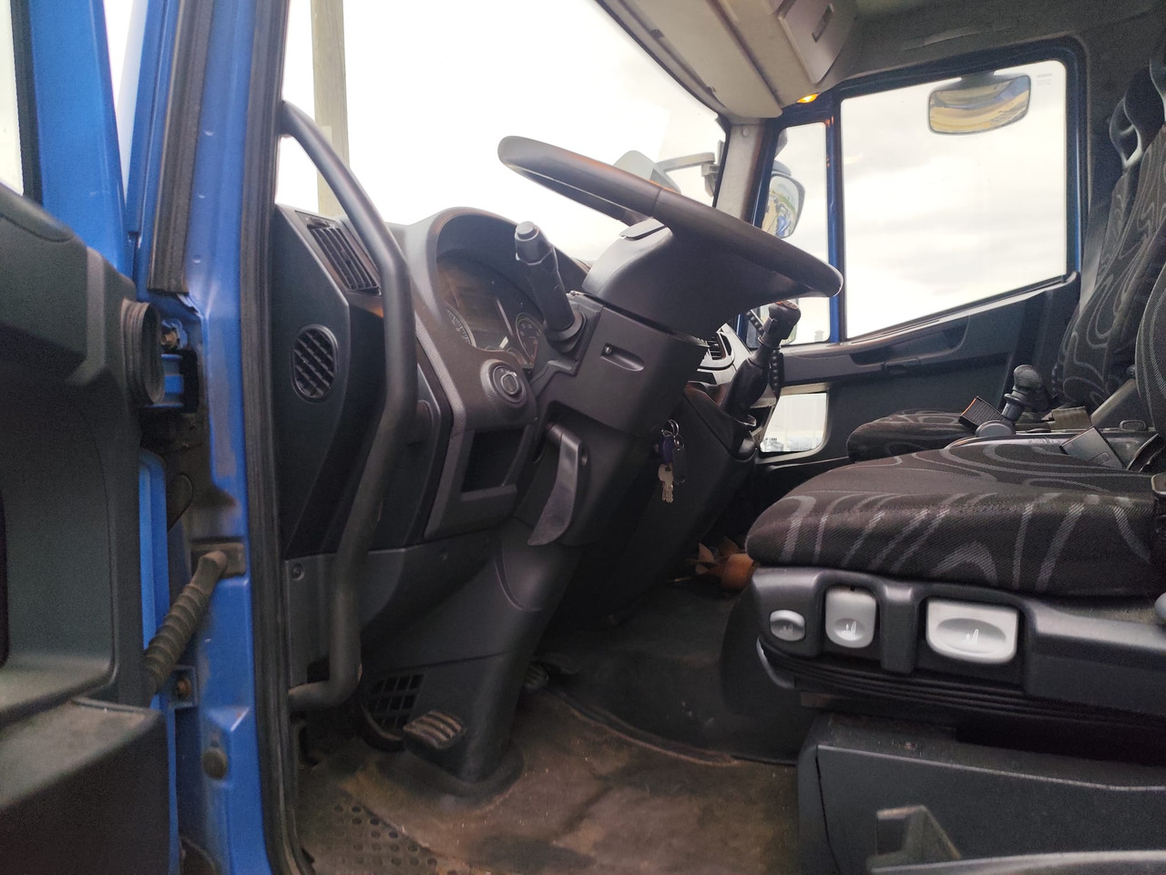IVECO EUROCARGO 190EL28 - Cab chassis truck: picture 3 IVECO EUROCARGO 190EL28 - Cab chassis truck: picture 3