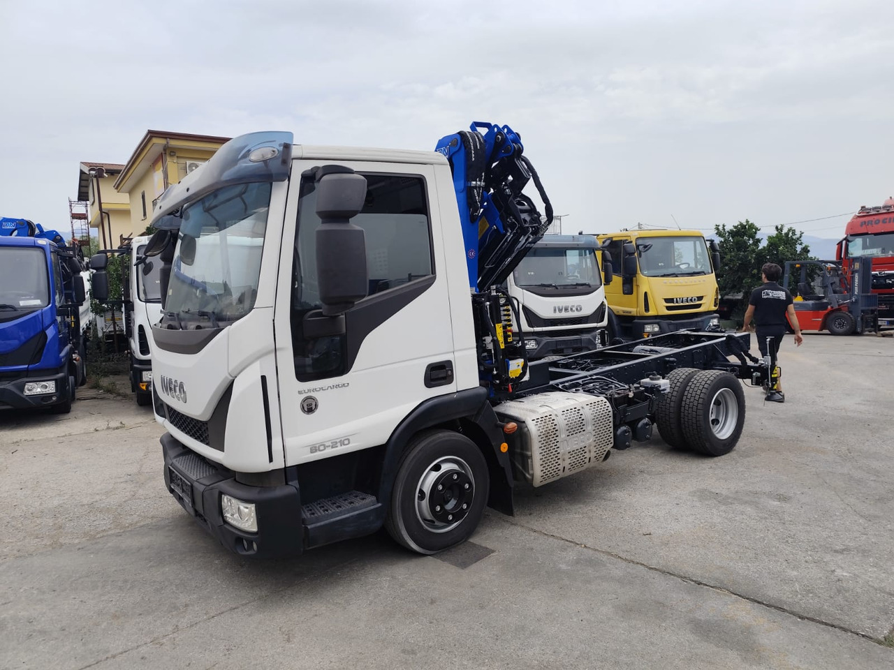 IVECO EUROCARGO 80-210 - Crane truck: picture 1 IVECO EUROCARGO 80-210 - Crane truck: picture 1
