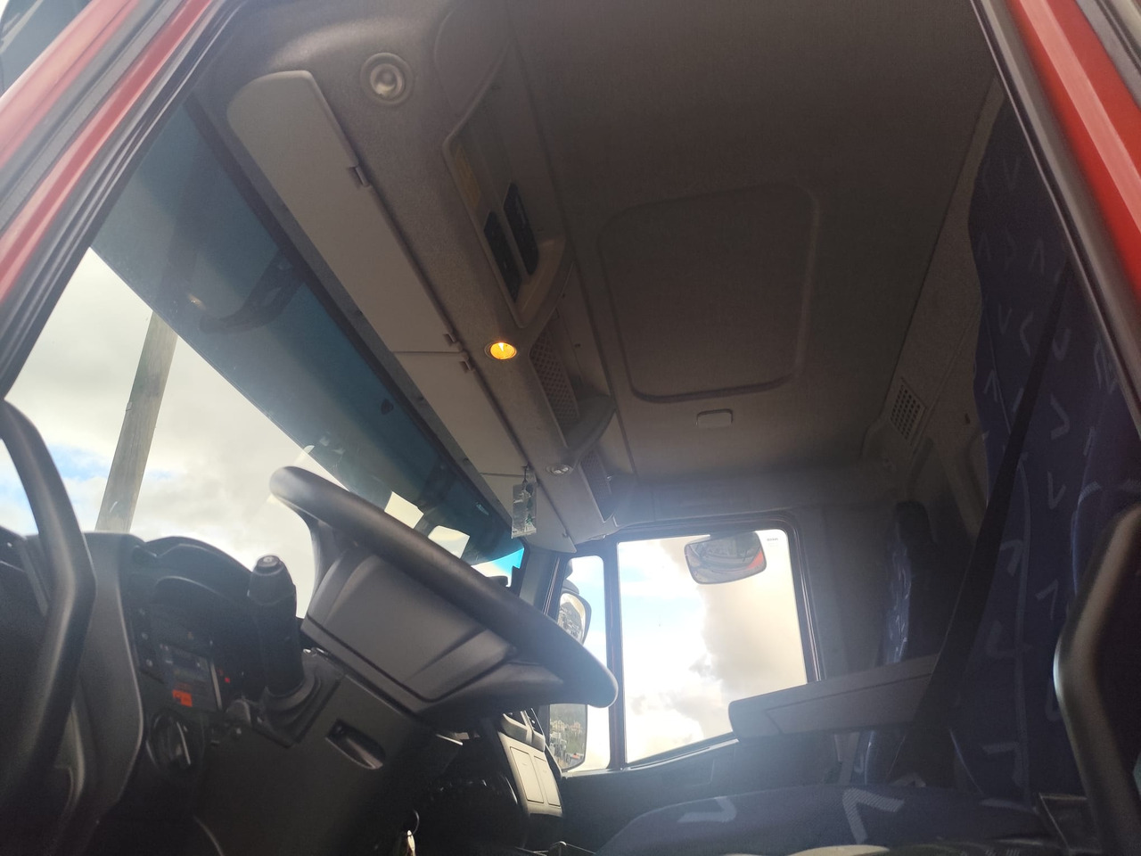 IVECO STRALIS 190S31 - Cab chassis truck: picture 4 IVECO STRALIS 190S31 - Cab chassis truck: picture 4