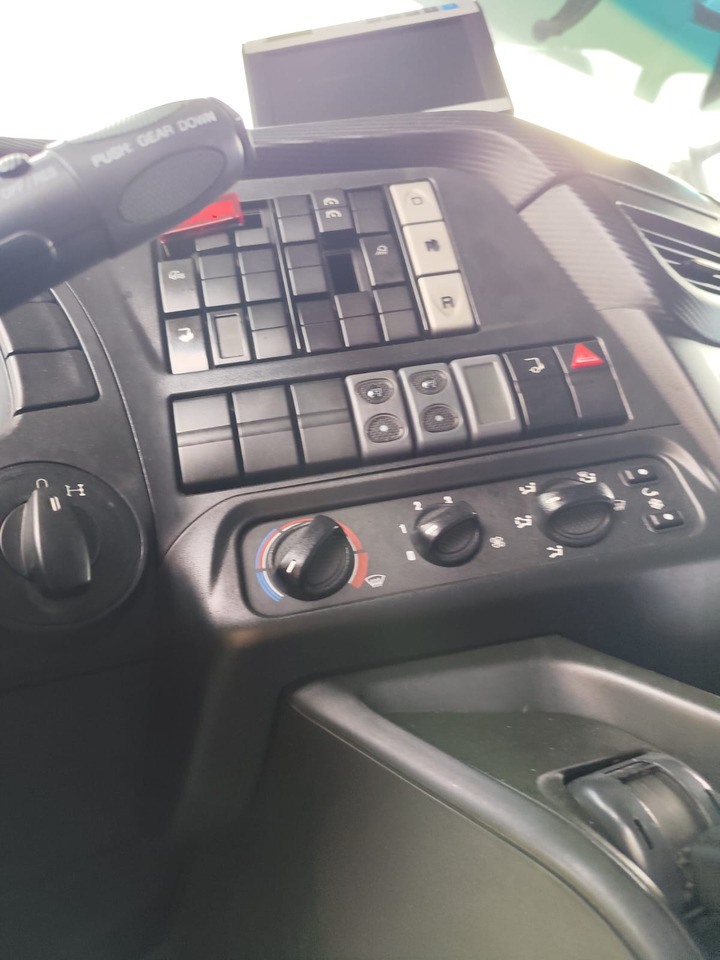 IVECO STRALIS 190S31 - Hook lift truck: picture 5 IVECO STRALIS 190S31 - Hook lift truck: picture 5