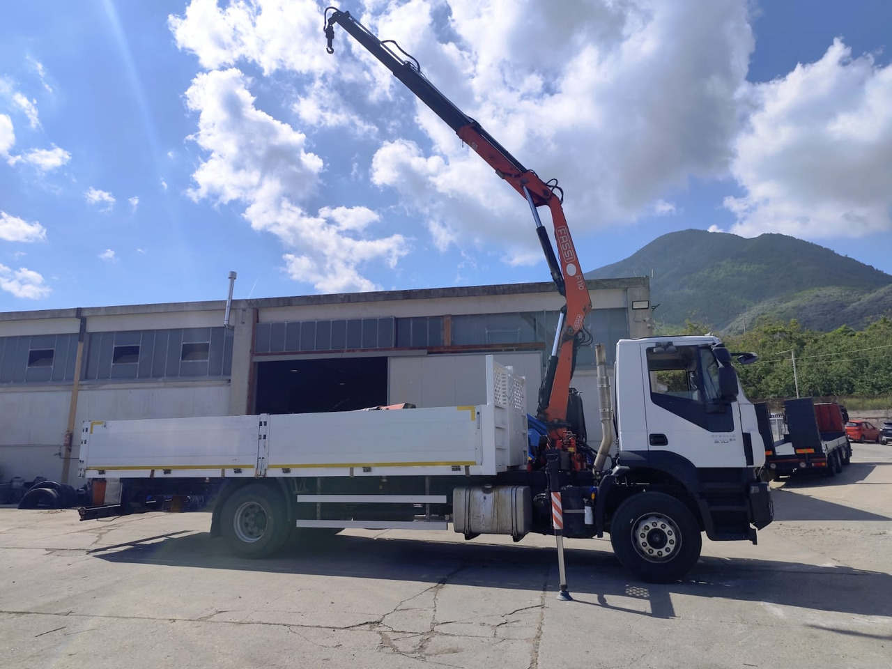 IVECO STRALIS 190S31 - Crane truck: picture 2 IVECO STRALIS 190S31 - Crane truck: picture 2