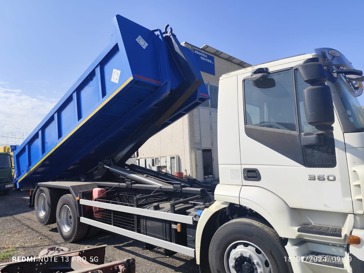 IVECO STRALIS 260S36 - Hook lift truck: picture 3 IVECO STRALIS 260S36 - Hook lift truck: picture 3