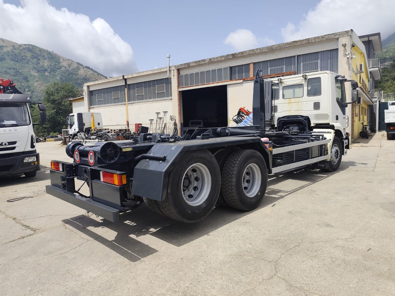 Hook lift truck IVECO STRALIS 260S36: picture 14