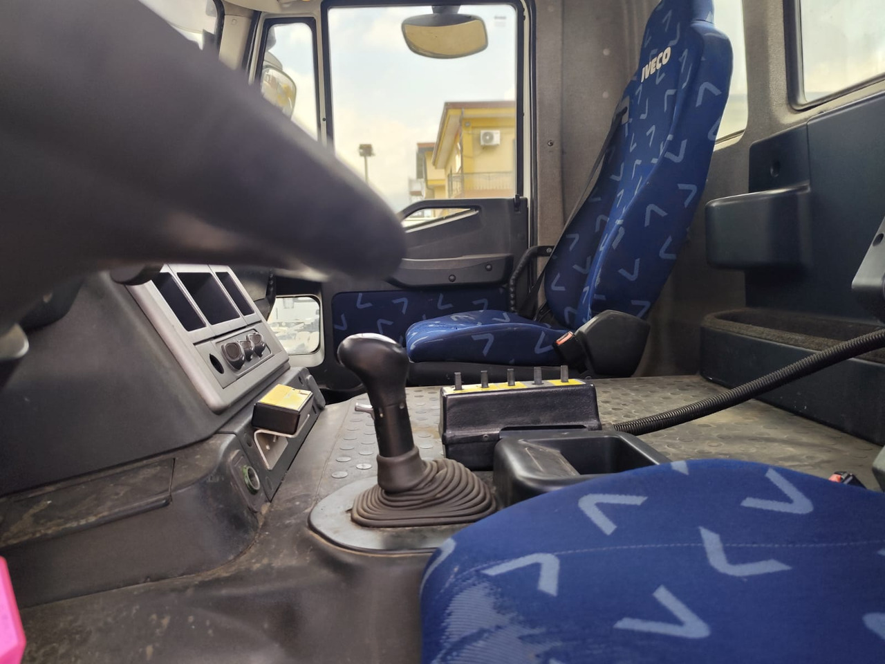 Hook lift truck IVECO STRALIS 260S36: picture 10