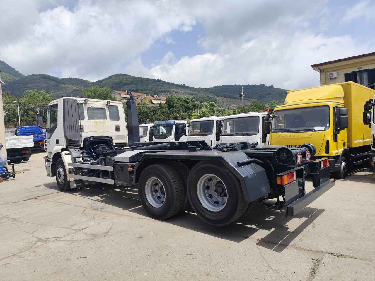 Hook lift truck IVECO STRALIS 260S36: picture 21