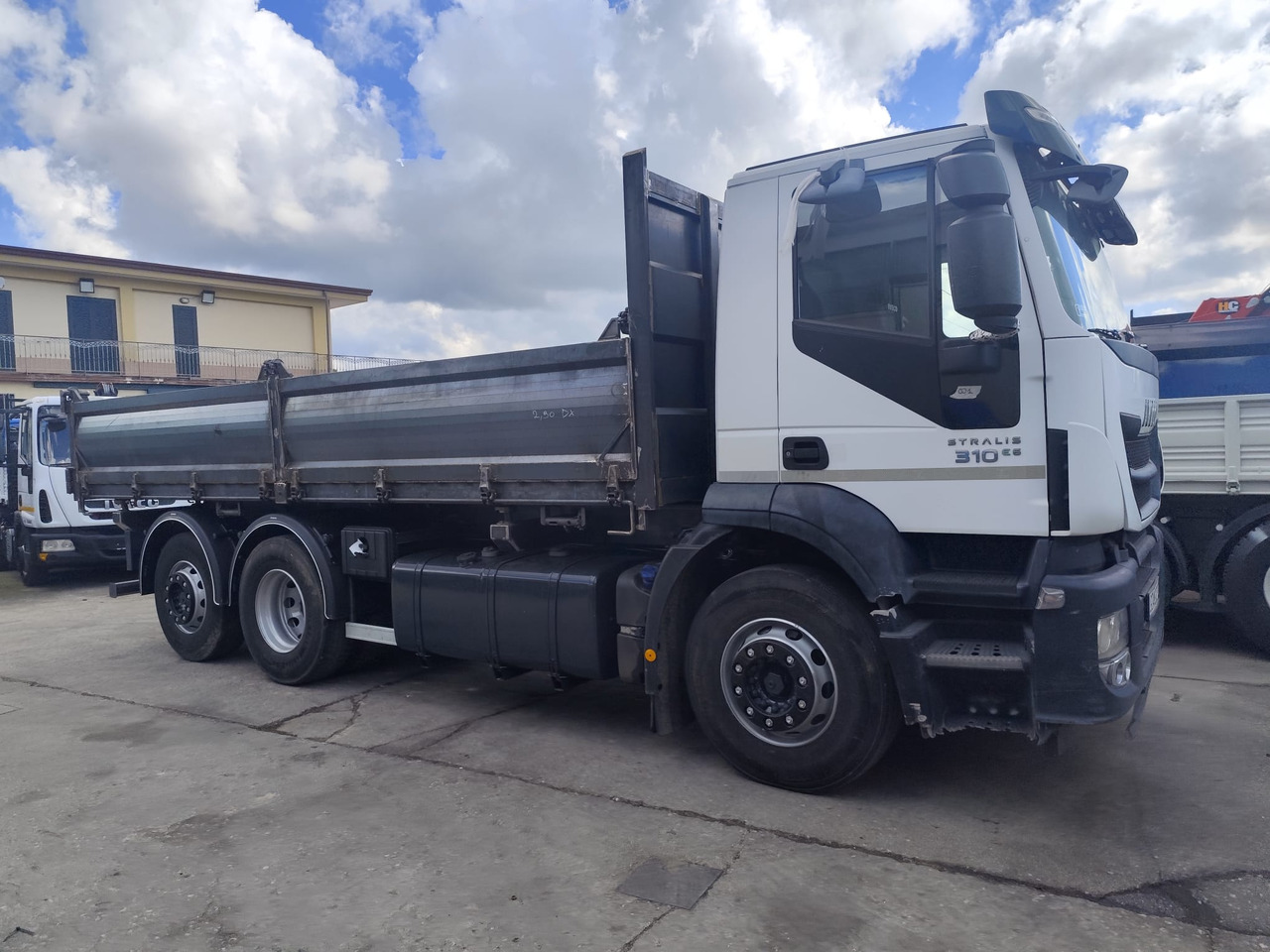 IVECO STRALIS AD 260S31 - Tipper: picture 5 IVECO STRALIS AD 260S31 - Tipper: picture 5