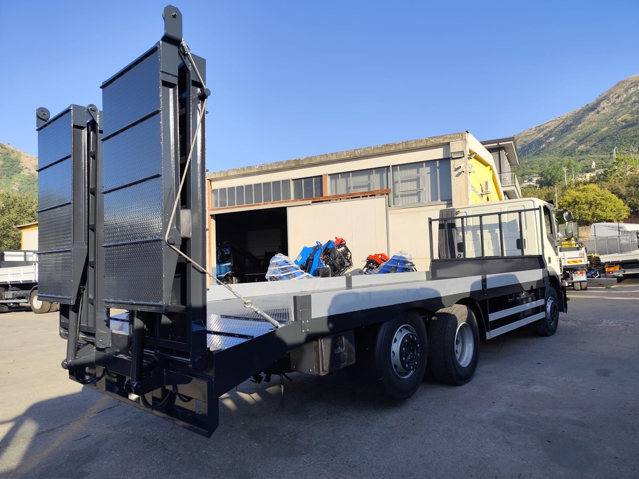 Dropside/ Flatbed truck IVECO STRALIS AD 260S31: picture 11