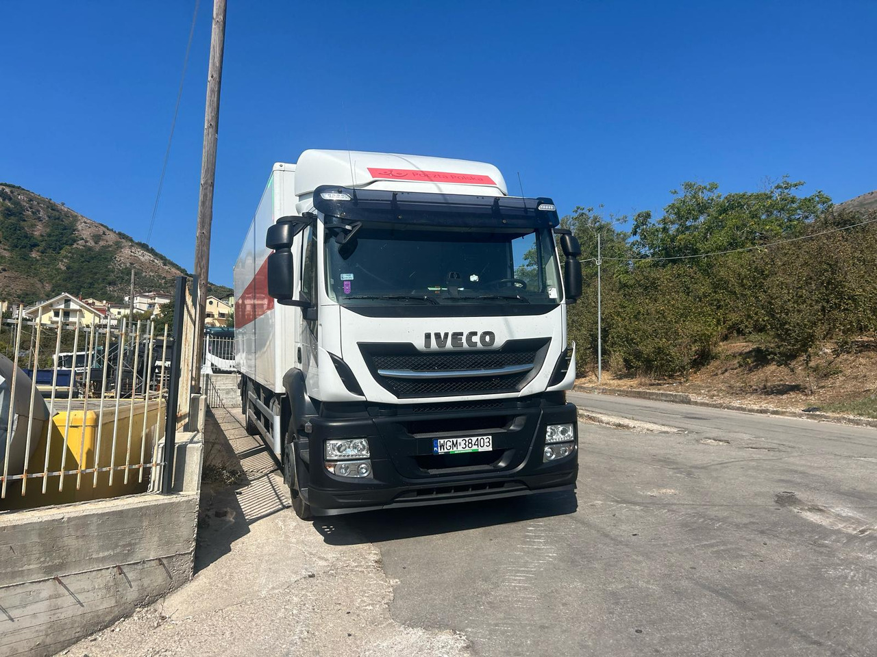 IVECO STRALIS AD 260S31 XP - Box truck: picture 2 IVECO STRALIS AD 260S31 XP - Box truck: picture 2