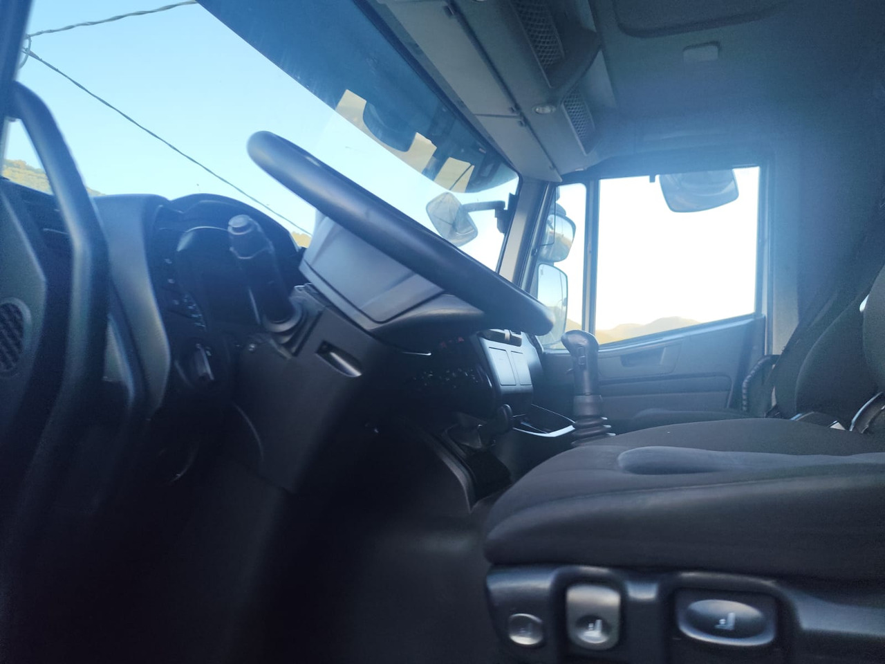 IVECO STRALIS AD 260S31 XP - Cab chassis truck: picture 3 IVECO STRALIS AD 260S31 XP - Cab chassis truck: picture 3