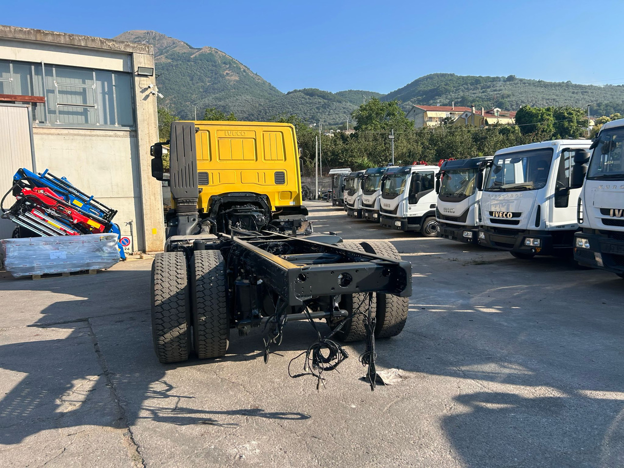 Cab chassis truck IVECO STRALIS HI-STREET AD190S42: picture 13