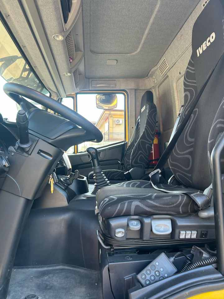 Cab chassis truck IVECO STRALIS HI-STREET AD190S42: picture 7