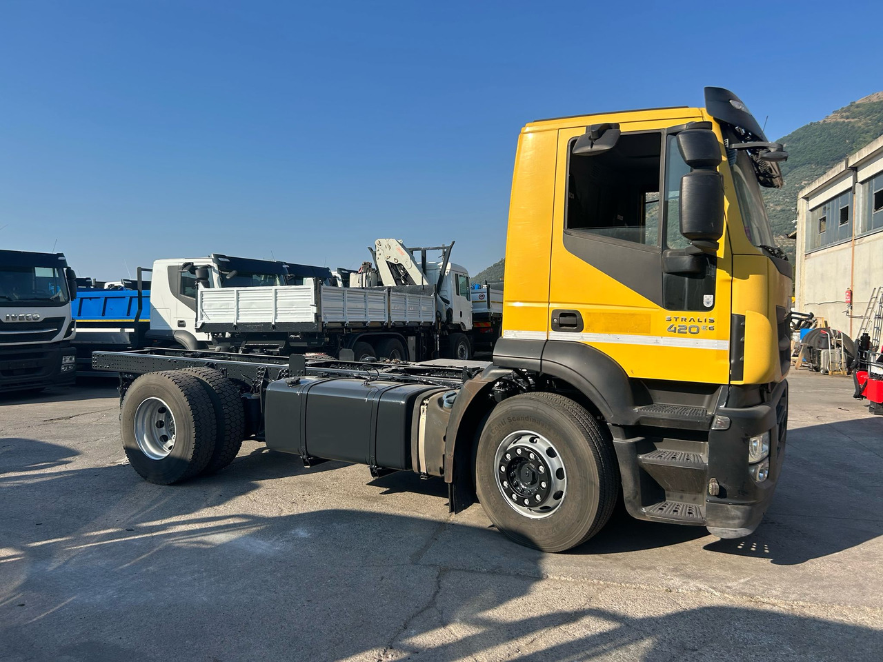 Cab chassis truck IVECO STRALIS HI-STREET AD190S42: picture 17
