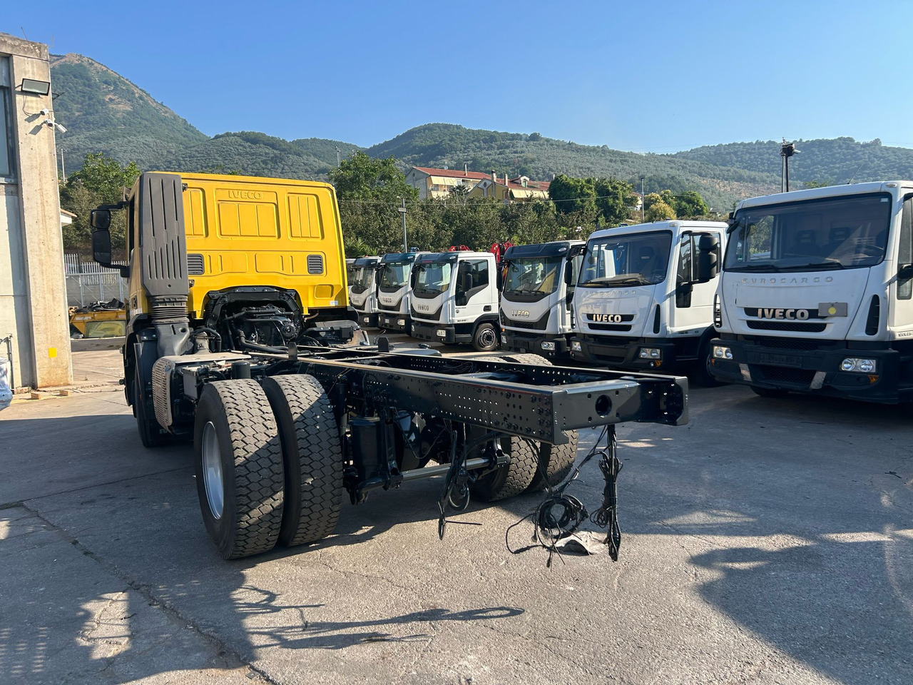 Cab chassis truck IVECO STRALIS HI-STREET AD190S42: picture 12