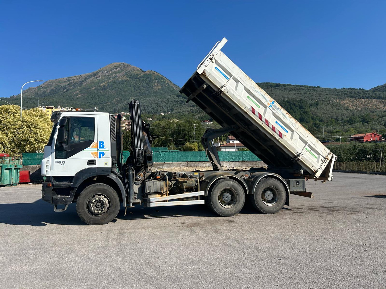 Crane truck IVECO TRAKKER 260T36: picture 40