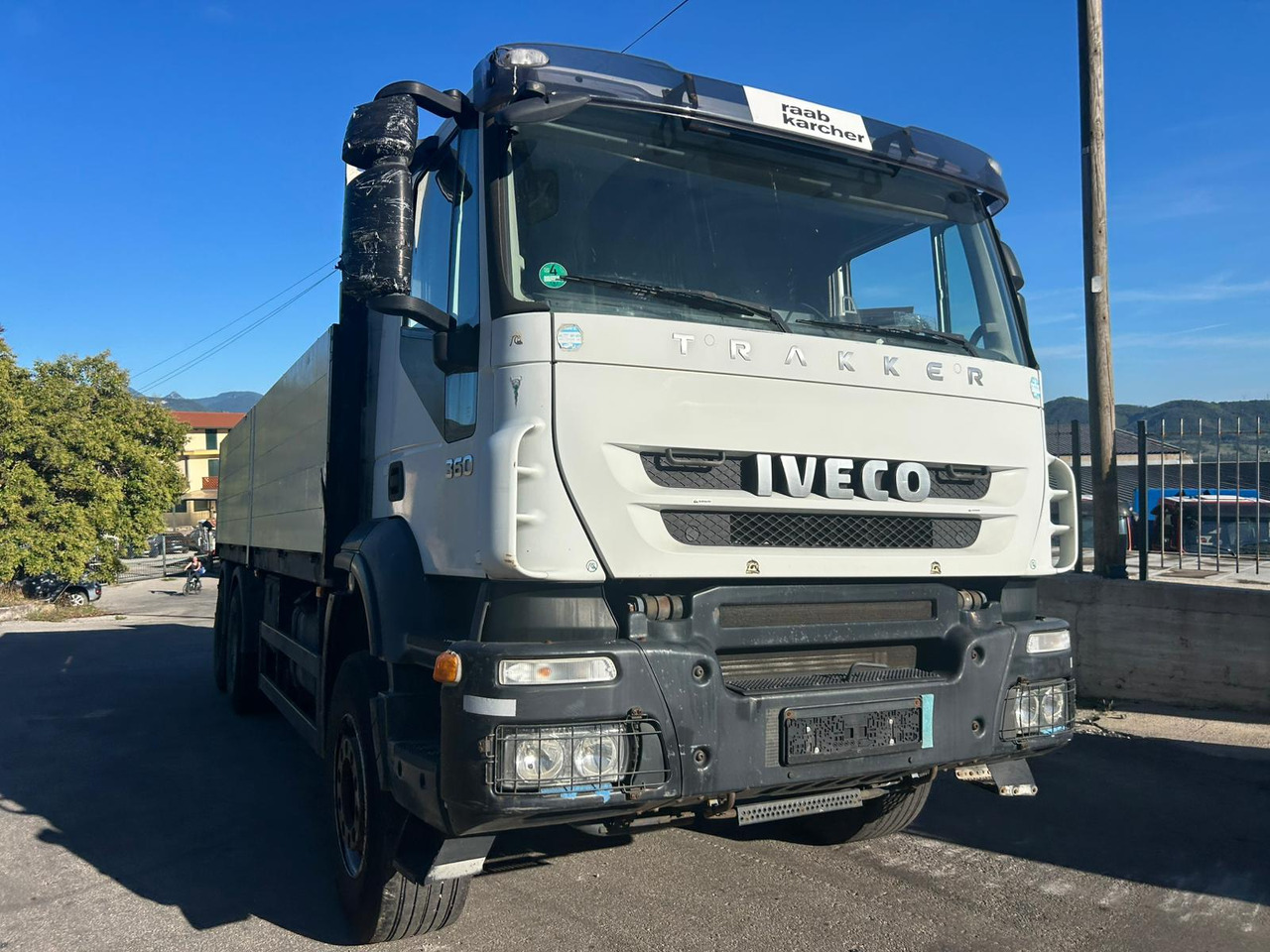 IVECO TRAKKER 260T36 - Dropside/ Flatbed truck: picture 4 IVECO TRAKKER 260T36 - Dropside/ Flatbed truck: picture 4