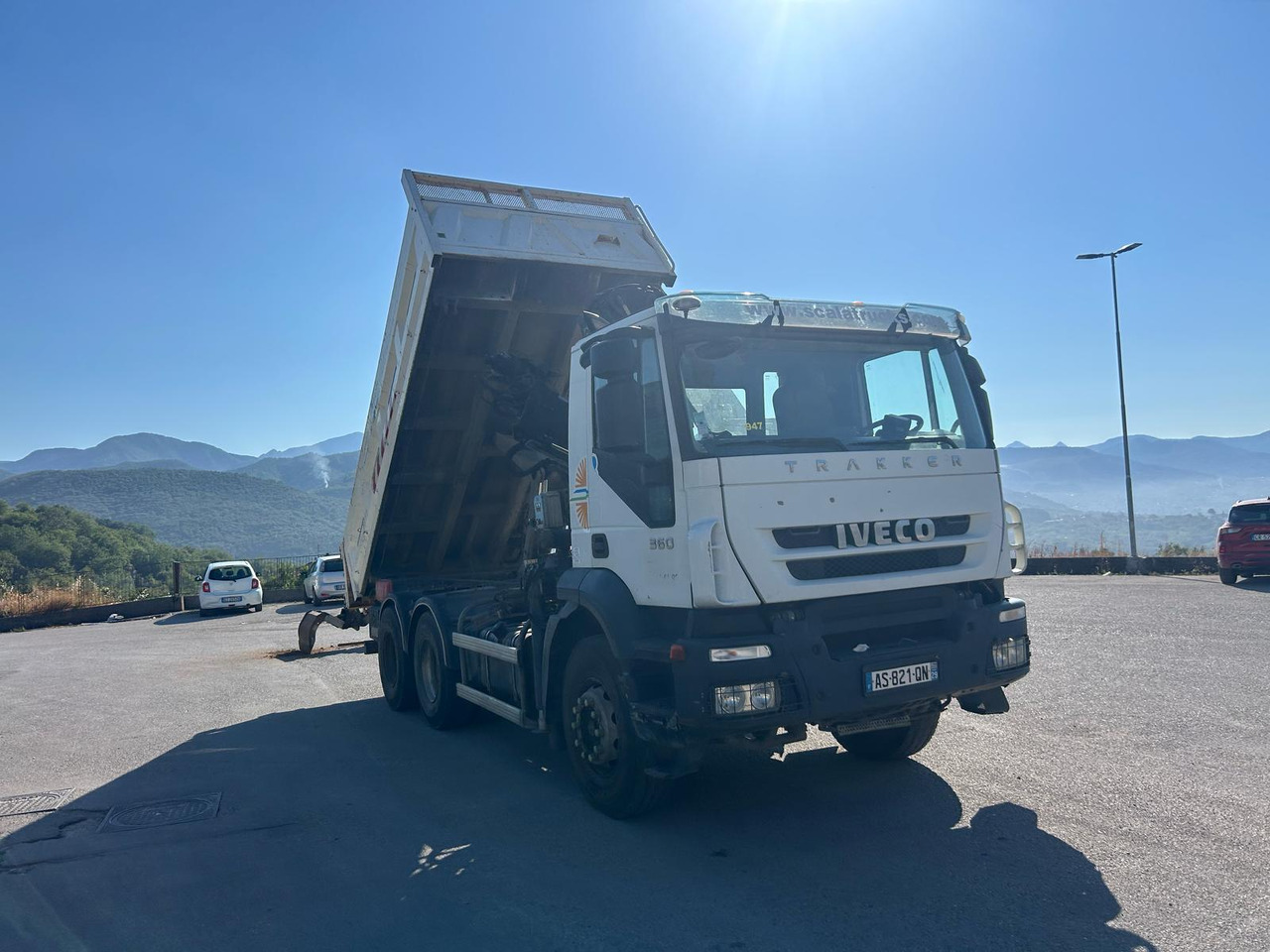 Crane truck IVECO TRAKKER 260T36: picture 48
