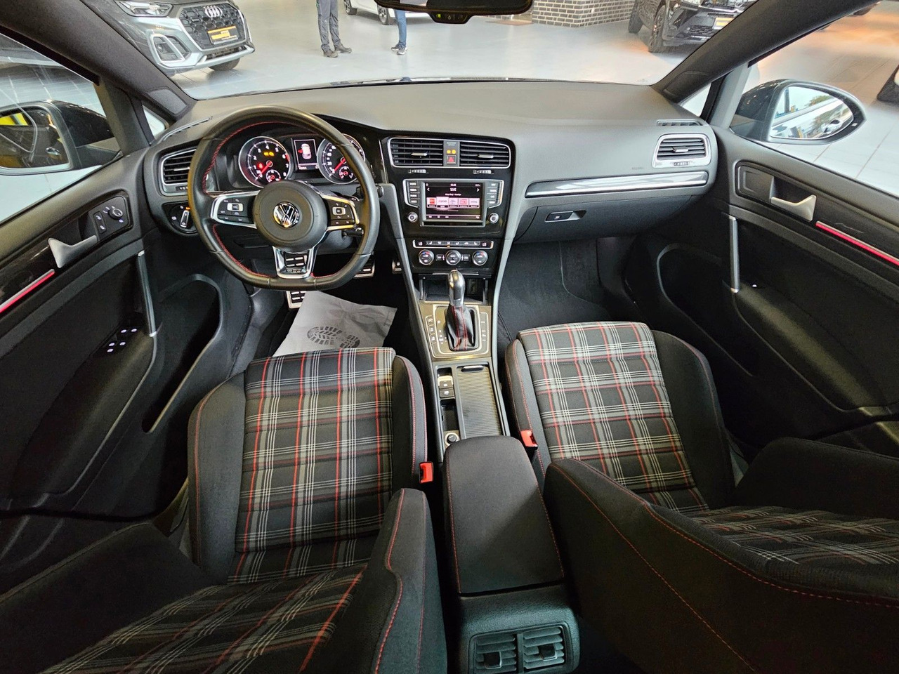 Sedan Volkswagen Golf VII Lim. GTI BMT SHZ BiXenon: picture 11