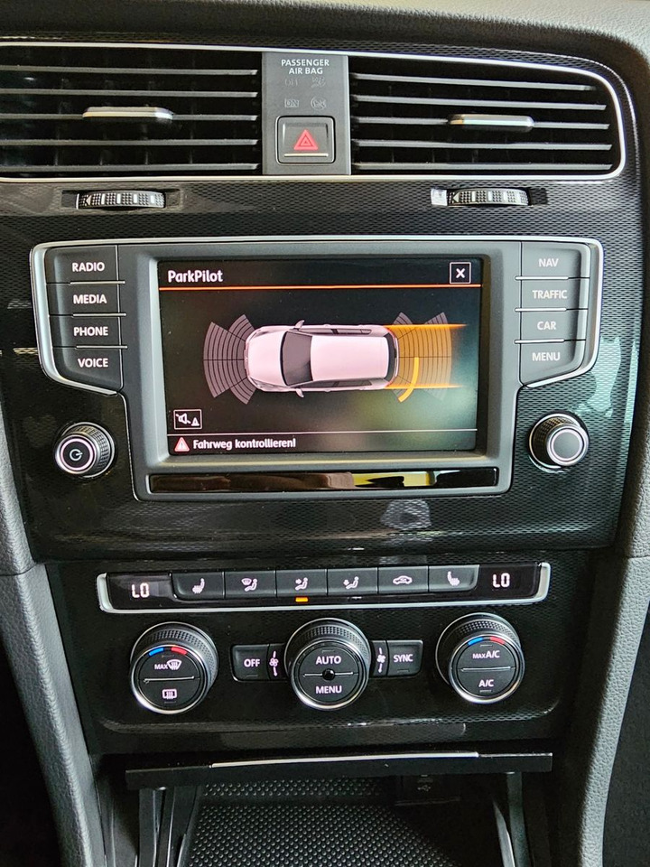 Sedan Volkswagen Golf VII Lim. GTI BMT SHZ BiXenon: picture 14