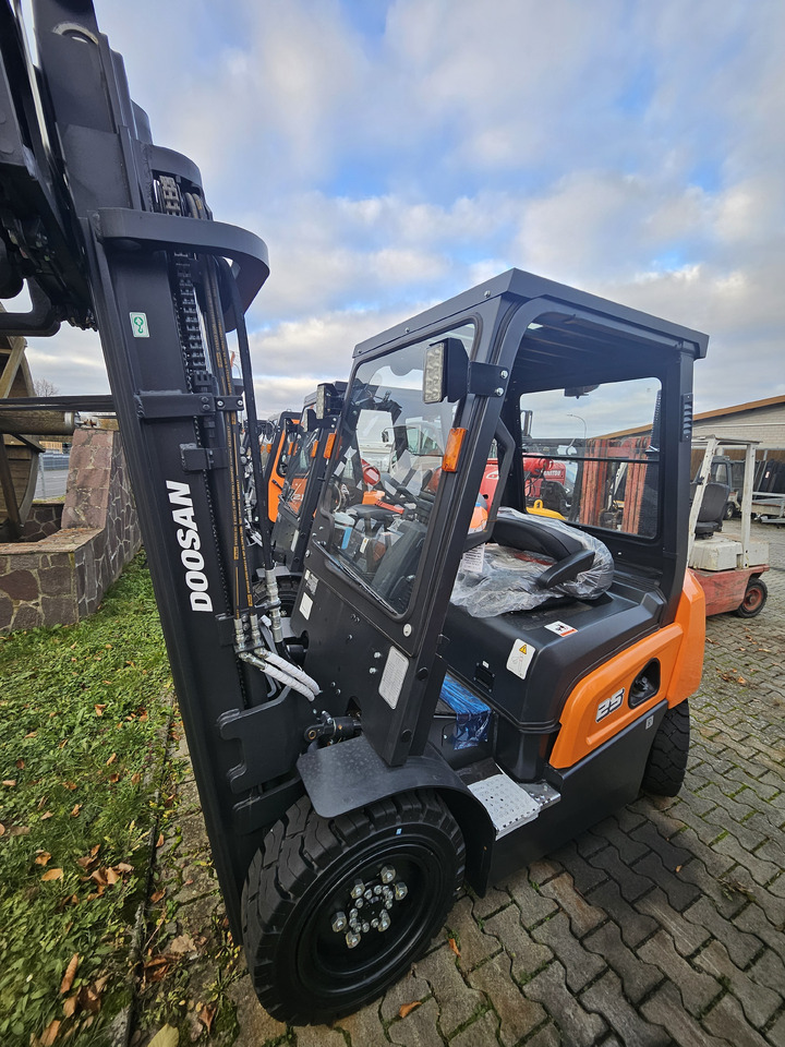 Doosan D30NXS - Diesel forklift: picture 4 Doosan D30NXS - Diesel forklift: picture 4