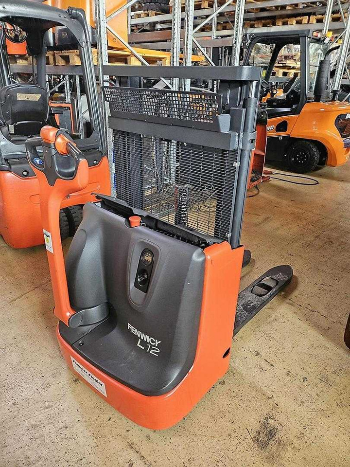 Linde L12 - Stacker: picture 4 Linde L12 - Stacker: picture 4