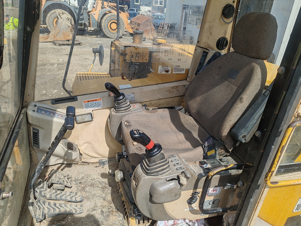 Mini excavator CATERPILLAR 307b: picture 7