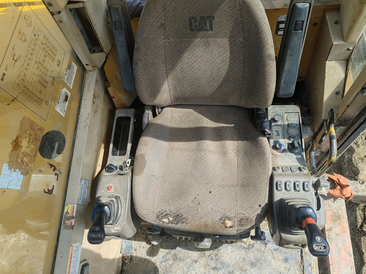 Mini excavator CATERPILLAR 307b: picture 8