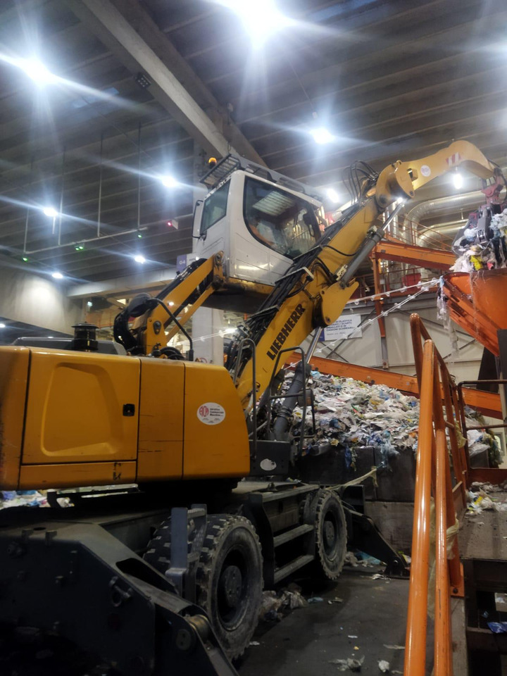 Liebherr LH22 M Litronic - Waste/ Industry handler: picture 1 Liebherr LH22 M Litronic - Waste/ Industry handler: picture 1