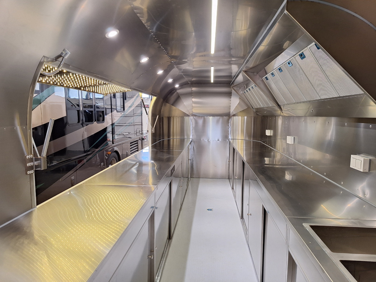 Deli Star Trailer American 4000 - EU standards - Vending trailer: picture 3 Deli Star Trailer American 4000 - EU standards - Vending trailer: picture 3