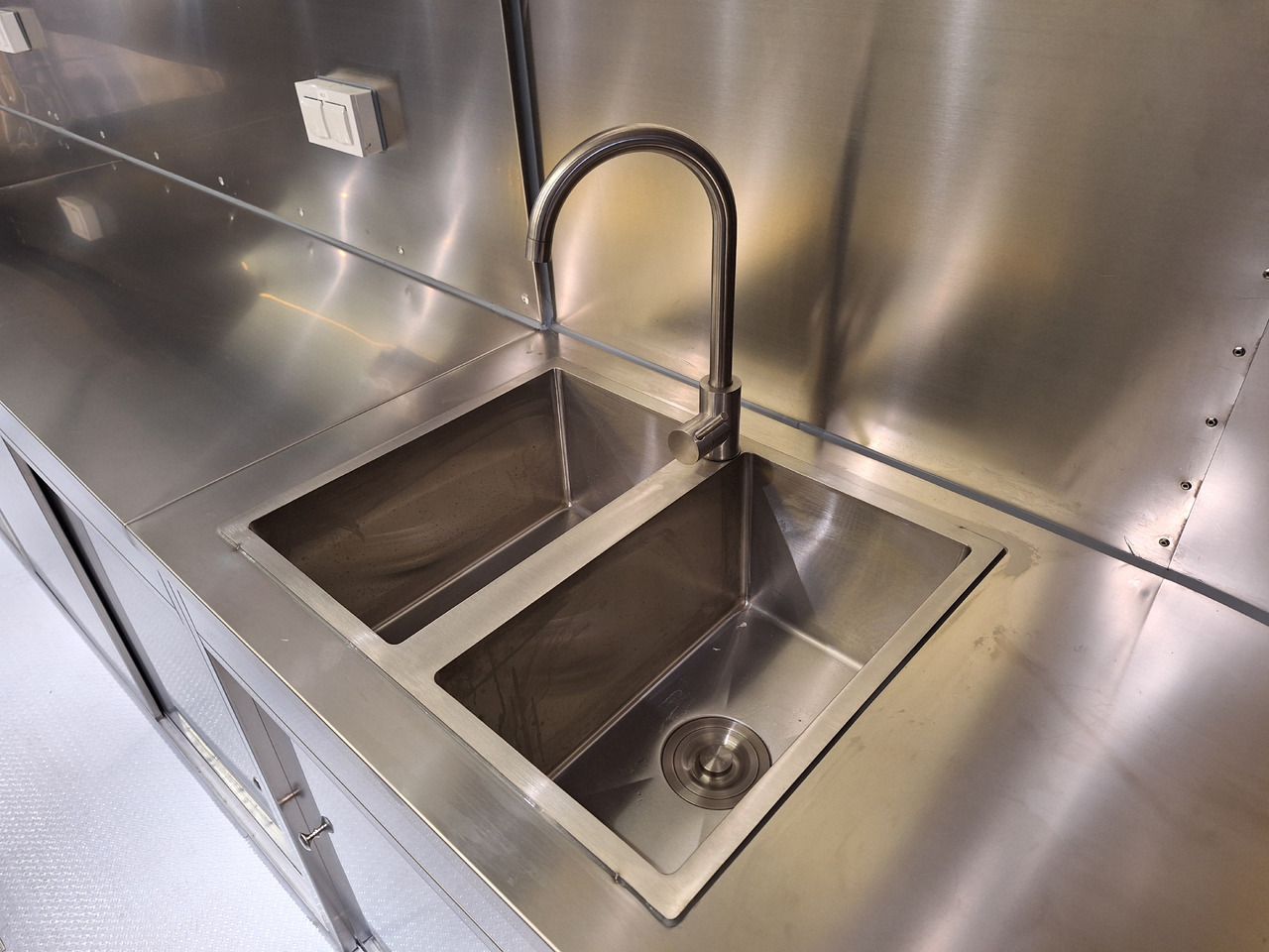 Deli Star Trailer American 6000 - EU Standards - Vending trailer: picture 4 Deli Star Trailer American 6000 - EU Standards - Vending trailer: picture 4