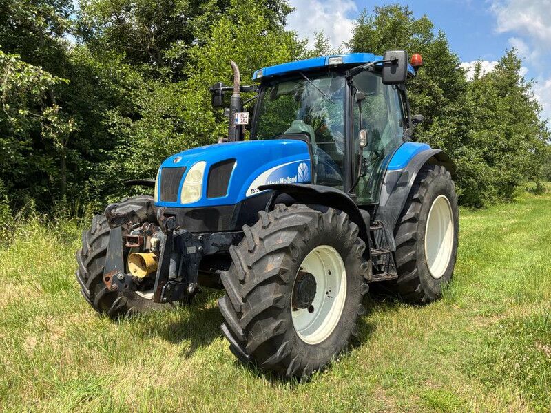New Holland TS135A-SA-4WD - Farm tractor: picture 1 New Holland TS135A-SA-4WD - Farm tractor: picture 1