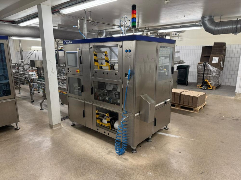Tetra Pak Filmwrapper - Packaging machinery: picture 1 Tetra Pak Filmwrapper - Packaging machinery: picture 1