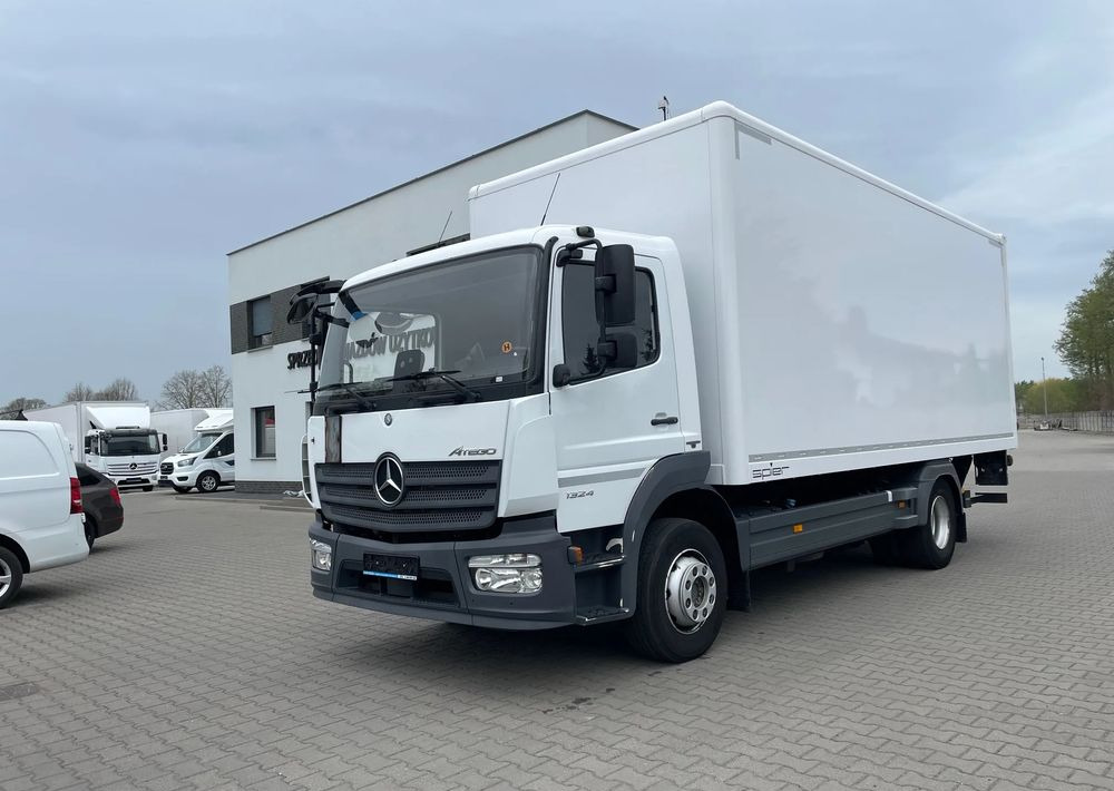 Mercedes-Benz ATEGO 1324/ Ładownośc 7,5 tony/ kontener 6,2m! - Tractor unit: picture 2 Mercedes-Benz ATEGO 1324/ Ładownośc 7,5 tony/ kontener 6,2m! - Tractor unit: picture 2
