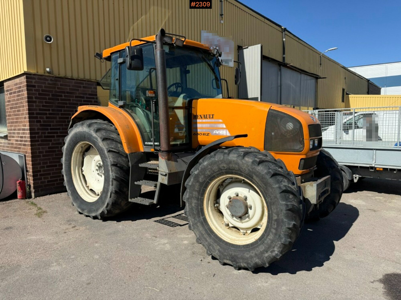 Tractor Renault Ares 630 RZ Only 1 owner (see video) - Farm tractor: picture 1 Tractor Renault Ares 630 RZ Only 1 owner (see video) - Farm tractor: picture 1