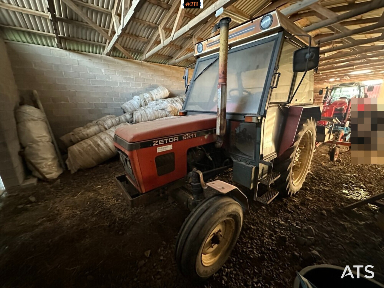 Tractor Zetor 5211 - Farm tractor: picture 2 Tractor Zetor 5211 - Farm tractor: picture 2