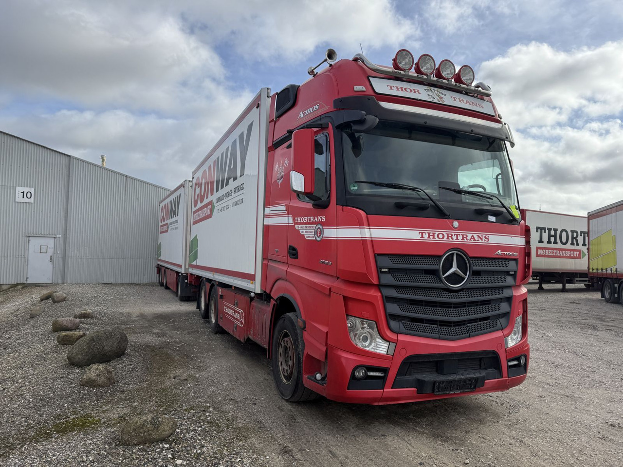 MERCEDES-BENZ Actros 2663 LDNA 6x2 - Box truck: picture 3 MERCEDES-BENZ Actros 2663 LDNA 6x2 - Box truck: picture 3