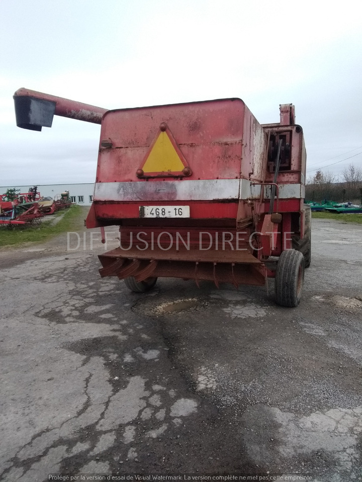 MASSEY FERGUSON MOISSONNEUSE BATTEUSE 620 - Combine harvester: picture 3 MASSEY FERGUSON MOISSONNEUSE BATTEUSE 620 - Combine harvester: picture 3