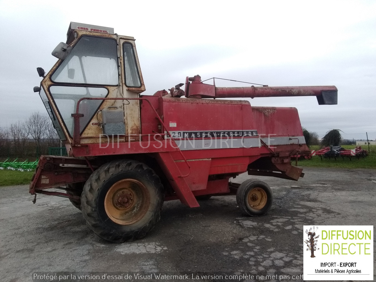 MASSEY FERGUSON MOISSONNEUSE BATTEUSE 620 - Combine harvester: picture 1 MASSEY FERGUSON MOISSONNEUSE BATTEUSE 620 - Combine harvester: picture 1