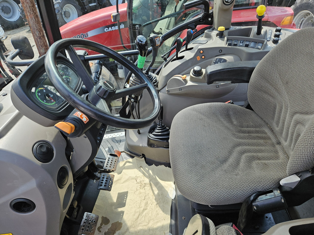 Farm tractor 2014 Case 115U with Loader: picture 8