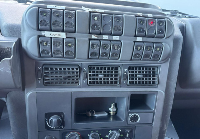 Hook lift truck, Crane truck IvecoStralis 400 6x2 Palfinger: picture 15