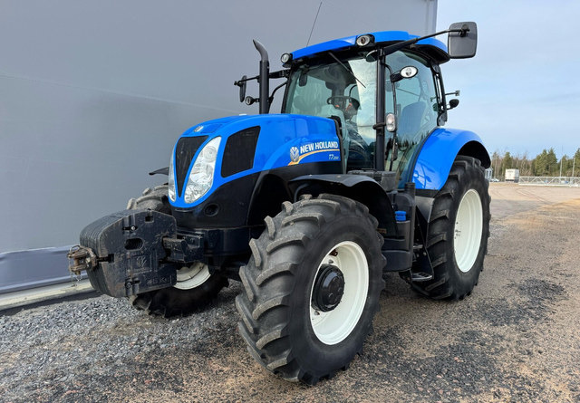 New HollandT7.200 - Farm tractor: picture 1 New HollandT7.200 - Farm tractor: picture 1