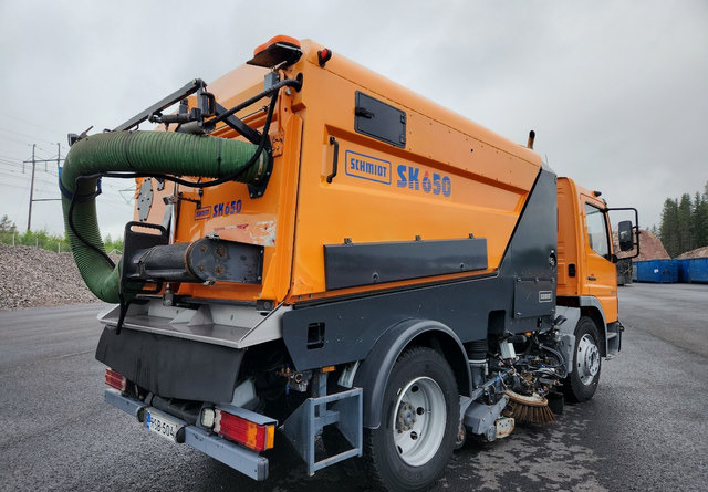 SchmidtSK650 Atego 85kmh/h - Road sweeper: picture 5 SchmidtSK650 Atego 85kmh/h - Road sweeper: picture 5