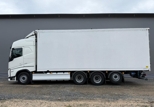 VolvoFH 540 8x4 66m3 - Box truck: picture 3 VolvoFH 540 8x4 66m3 - Box truck: picture 3