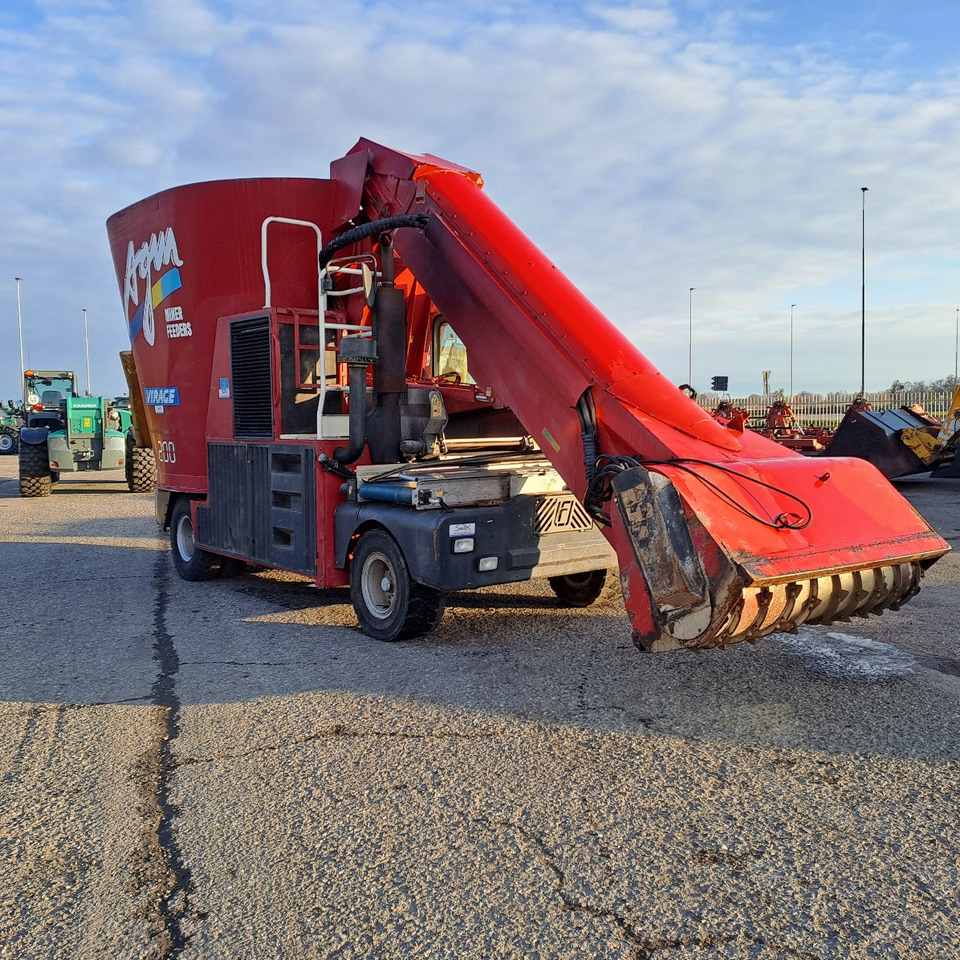 CARRO MISCELATORE SEMOVENTE AGM MIRAGE 200 - Forage mixer wagon: picture 2 CARRO MISCELATORE SEMOVENTE AGM MIRAGE 200 - Forage mixer wagon: picture 2