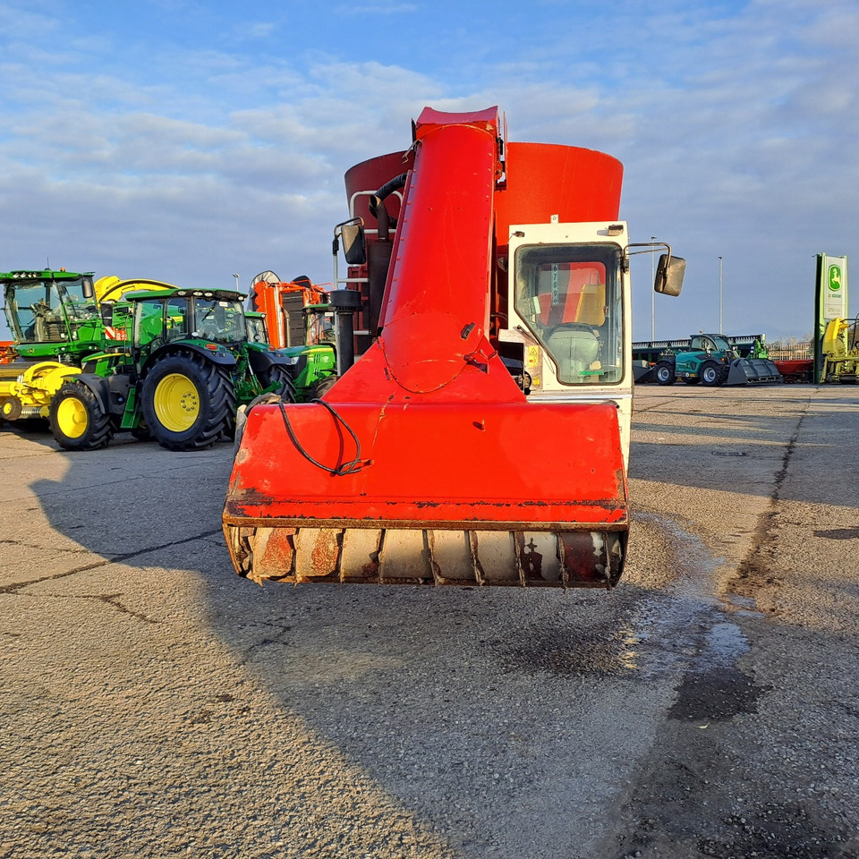 CARRO MISCELATORE SEMOVENTE AGM MIRAGE 200 - Forage mixer wagon: picture 3 CARRO MISCELATORE SEMOVENTE AGM MIRAGE 200 - Forage mixer wagon: picture 3