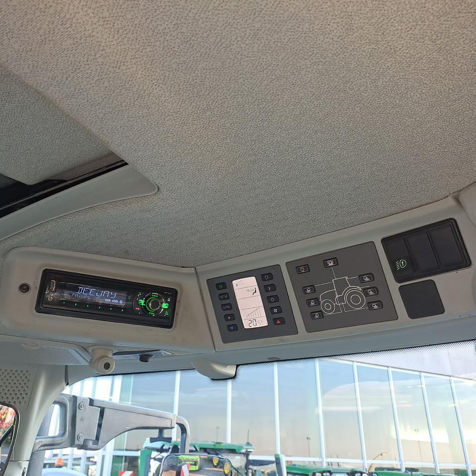 Farm tractor CLAAS 830 AXION: picture 15 Farm tractor CLAAS 830 AXION: picture 15