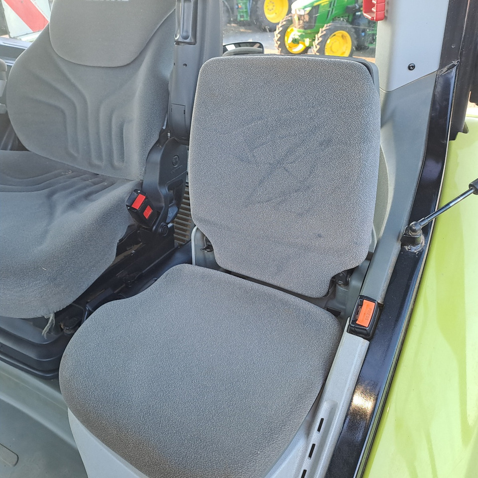 Farm tractor CLAAS 830 AXION: picture 10 Farm tractor CLAAS 830 AXION: picture 10